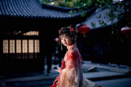 Exploring the New Chinese Aesthetic: Where Tradition Meets Modern Fashion